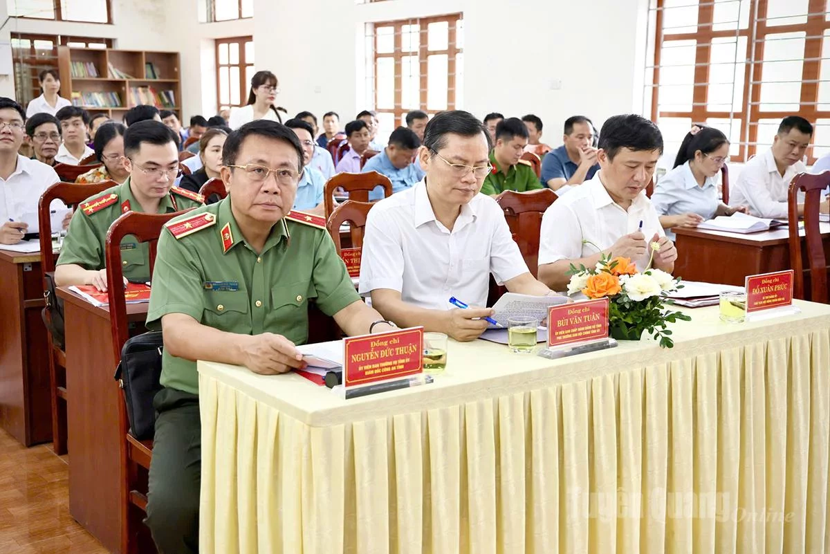 Đoàn công tác số 16 của Ban Thường vụ Tỉnh ủy làm việc với Đảng ủy xã Tân Thanh. Ảnh: Thúy Nga