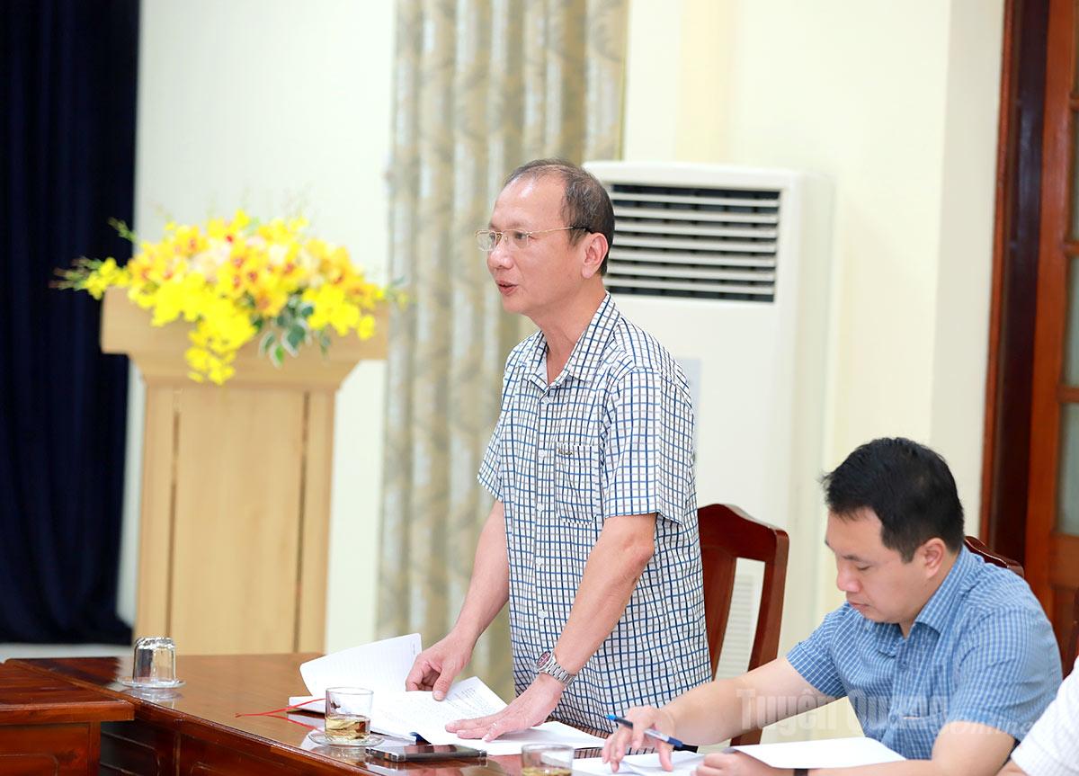 Đại diện Ban Thường vụ Đảng ủy Sở Xây dựng trình bày các nội dung văn kiện Đại hội Đảng bộ Sở.