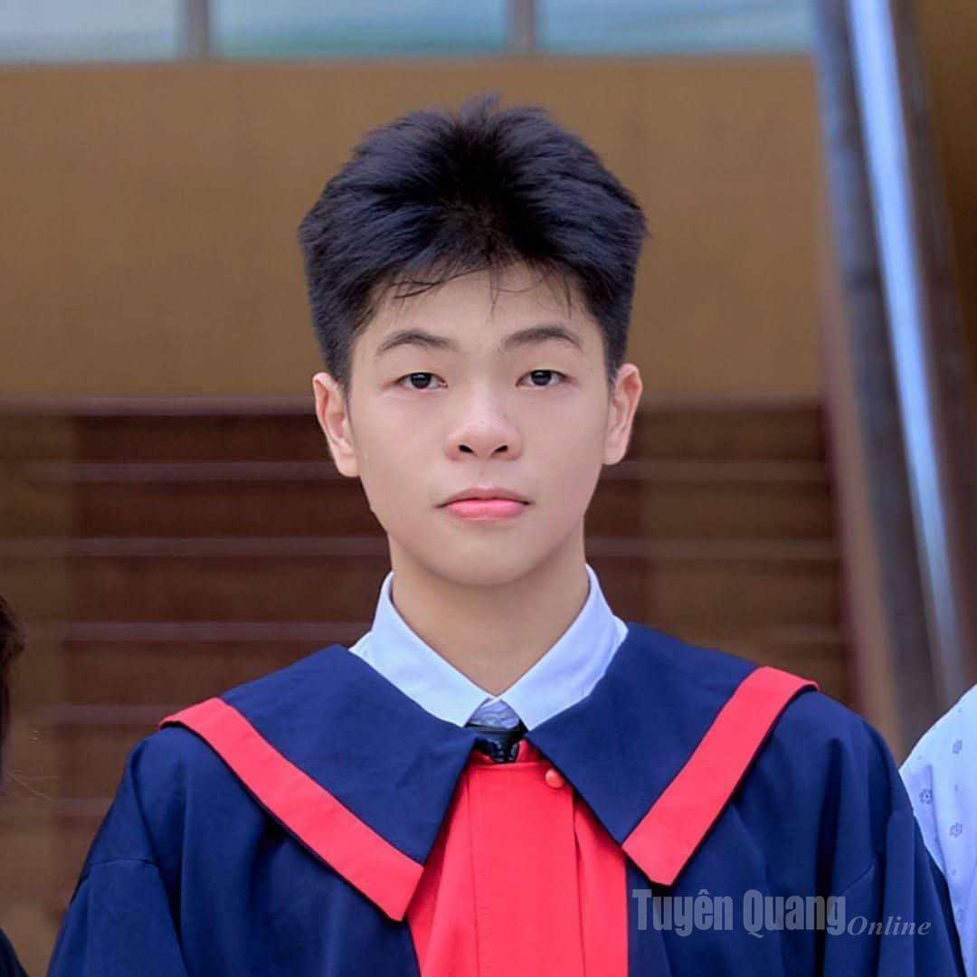  Em Ma Vũ Duy thủ khoa khối A00 tỉnh Tuyên Quang.