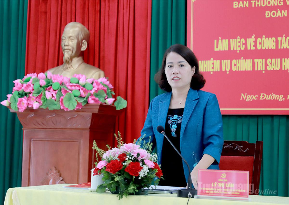 Trưởng Đoàn đại biểu Quốc hội chuyên trách tỉnh Tuyên Quang Lý Thị Lan kết luận buổi làm việc với Đảng ủy xã Ngọc Đường. Ảnh: Phi Anh