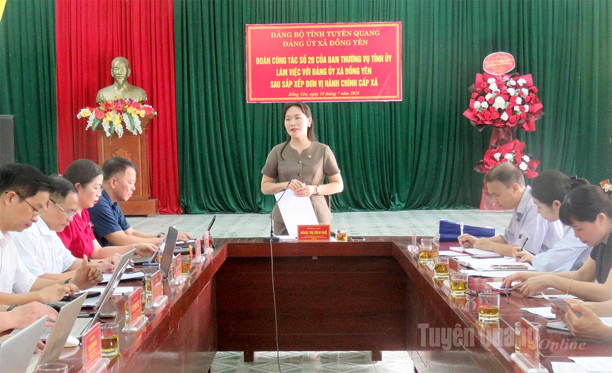 Đồng chí Nông Thị Bích Huệ, Ủy viên Ban Thường vụ Tỉnh ủy, Phó Bí thư Thường trực chuyên trách Đảng ủy UBND tỉnh chủ trì buổi làm việc tại xã Đồng Yên.