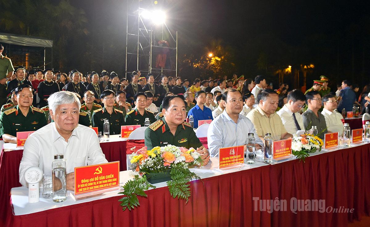 Các đại biểu Trung ương và tỉnh dự chương trình.