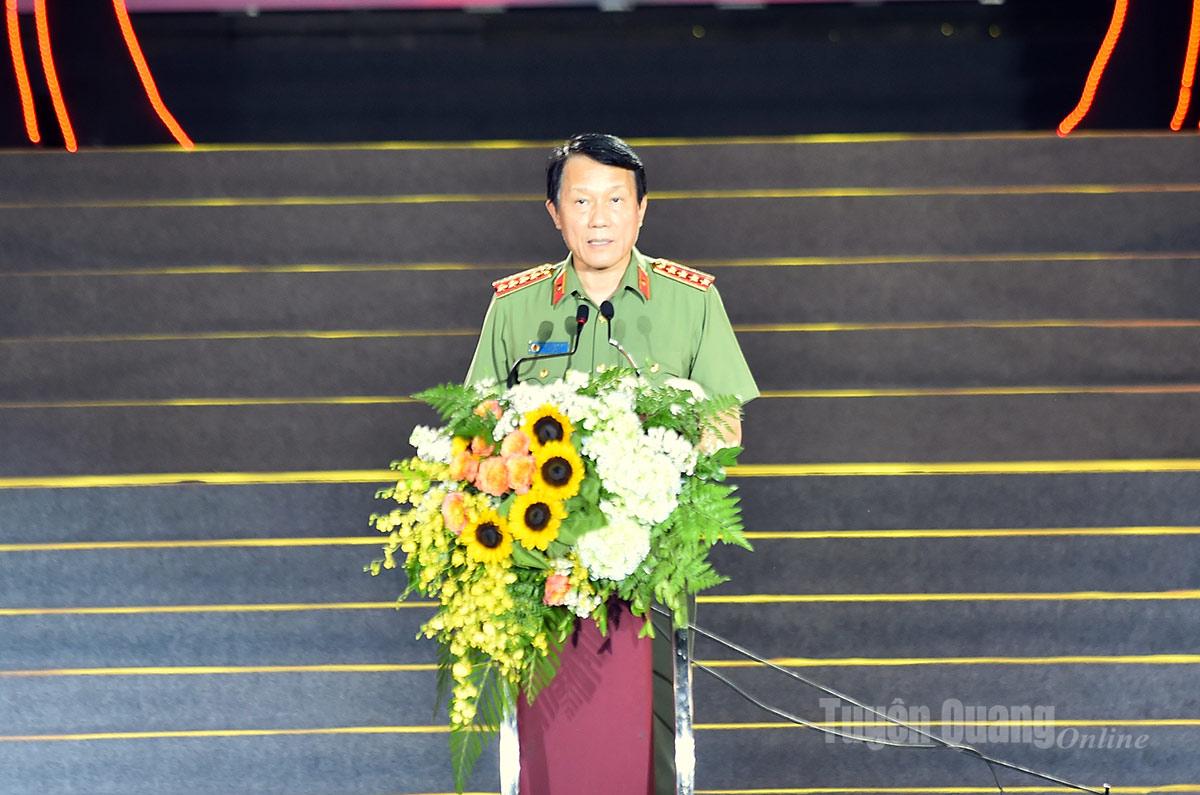 Đồng chí Lương Tam Quang, Bộ trưởng Bộ Công an phát biểu khai mạc chương trình.