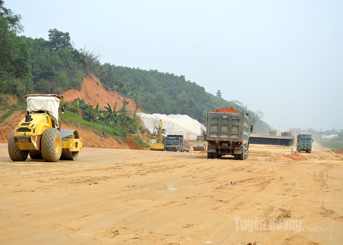 Gói thầu 23 dự án cao tốc Tuyên Quang - Hà Giang đang đẩy mạnh thi công.