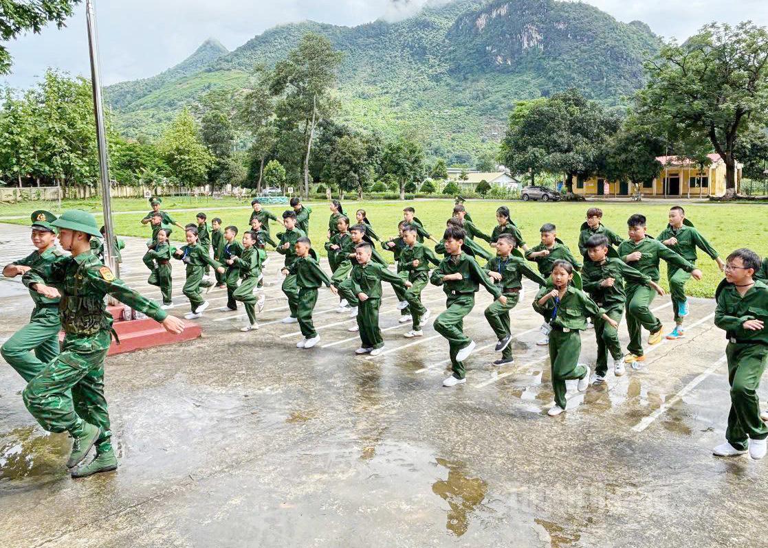 Các học viên tham gia huấn luyện đội ngũ.