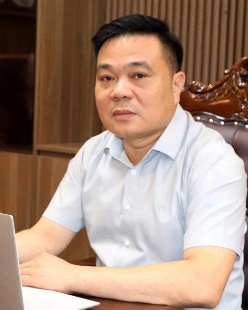 Đồng chí Nguyễn Tiến Hùng, Phó Bí thư Đảng ủy, Chủ tịch UBND xã