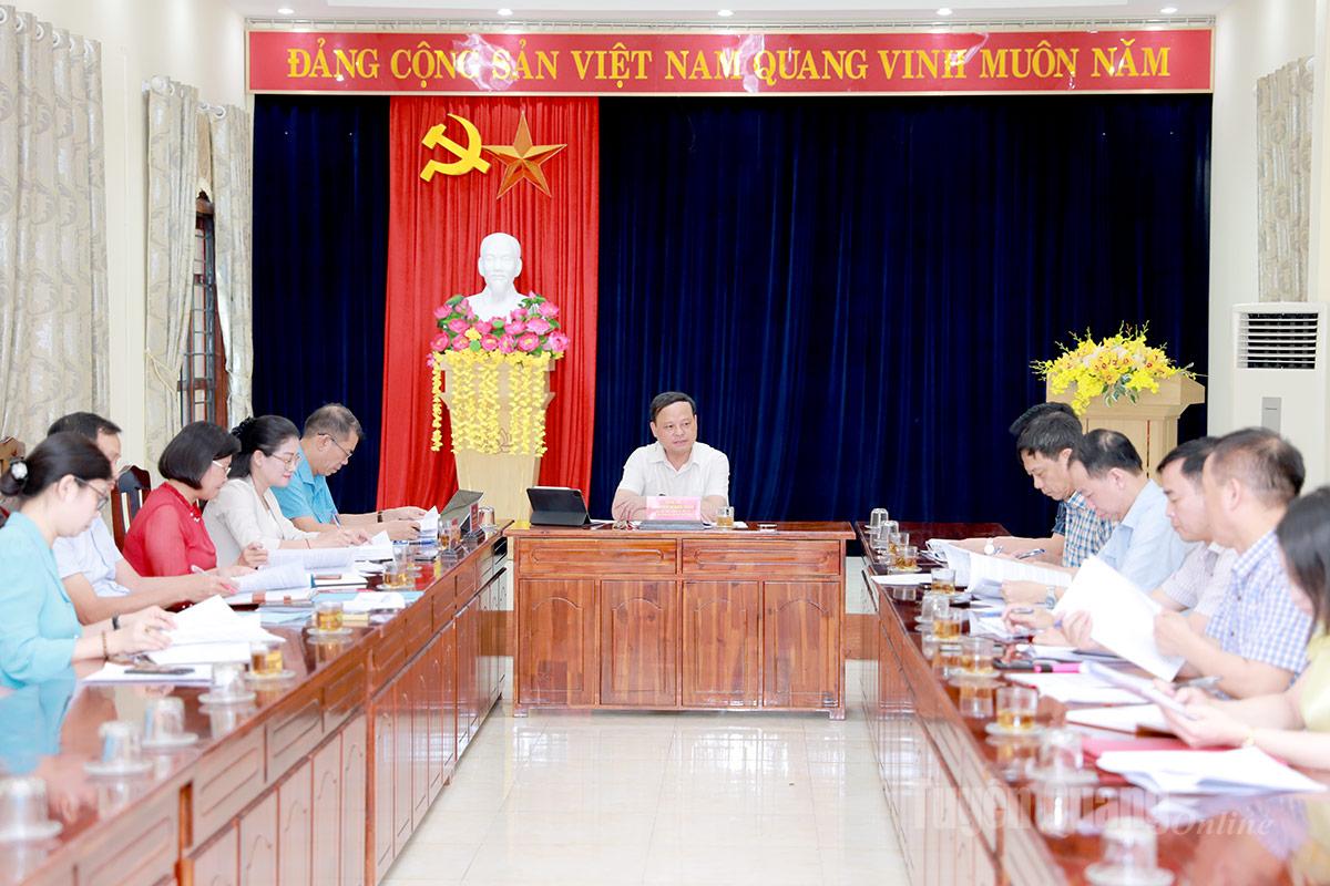 Đồng chí Nguyễn Mạnh Tuấn, Phó Bí thư Đảng ủy, Phó Chủ tịch UBND tỉnh chủ trì cuộc họp.