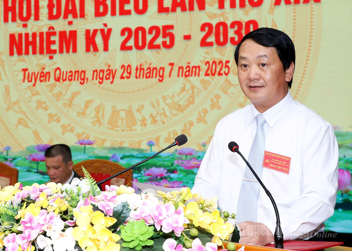 Bí thư Tỉnh ủy Hầu A Lềnh phát biểu khai mạc Đại hội.