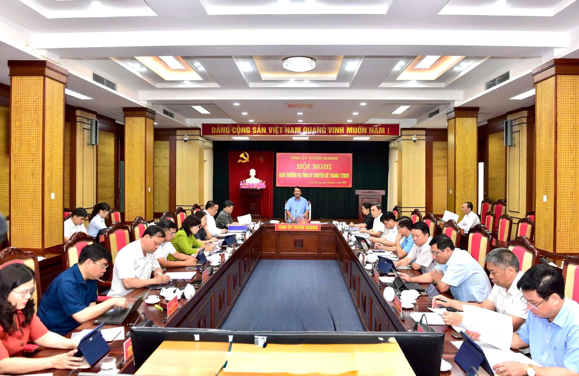 Các đại biểu tham dự hội nghị.