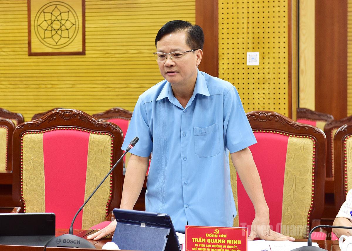 Đồng chí Chủ nhiệm UBKT Tỉnh ủy Trần Quang Minh phát biểu thảo luận.