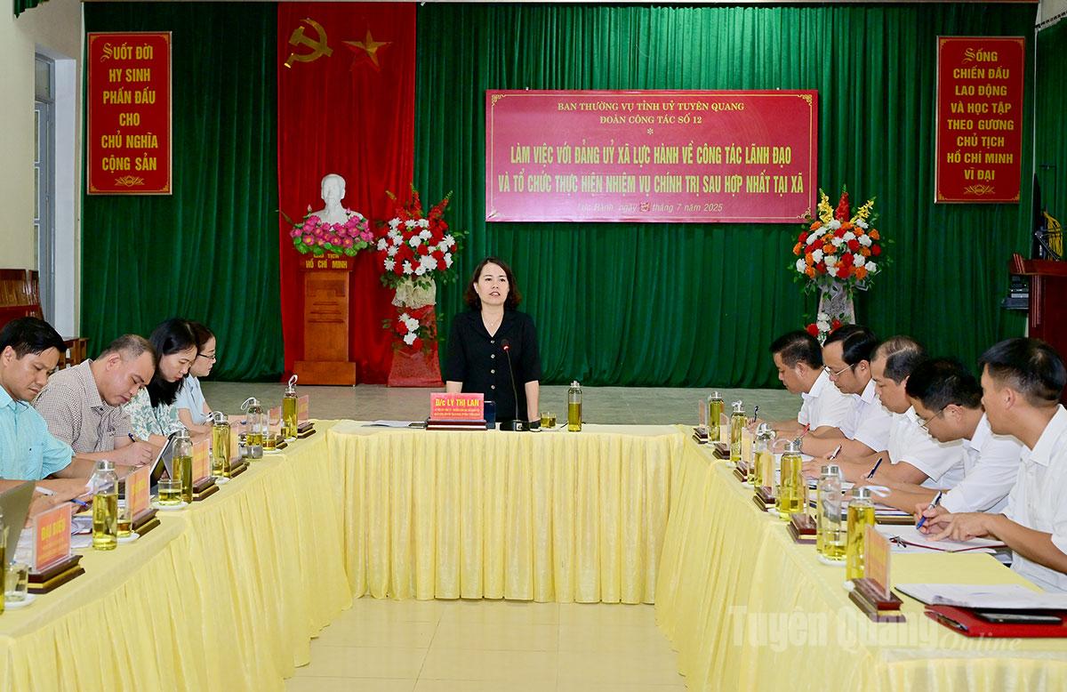 Đồng chí Lý Thị Lan, Uỷ viên Ban Thường vụ Tỉnh uỷ, Trưởng Đoàn đại biểu Quốc hội hoạt động chuyên trách khoá XV tỉnh Tuyên Quang, Trưởng đoàn công tác số 12 chủ trì buổi làm việc.