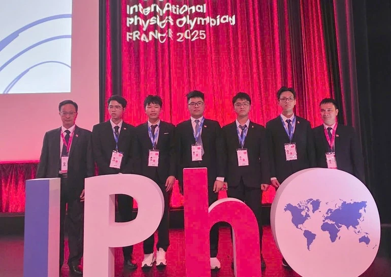 IPhO 2025 có 2 ngày thi chính thức: Một ngày thi lý thuyết và một ngày thi thực nghiệm. Mỗi bài thi lý thuyết và thực nghiệm có thời lượng làm bài là 5 giờ.