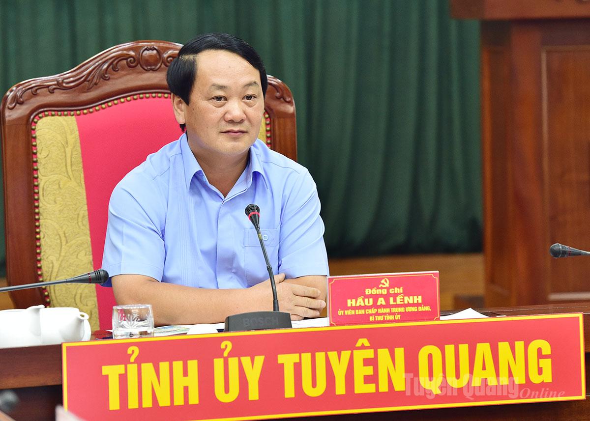 Đồng chí Bí thư Tỉnh ủy Hầu A Lềnh chủ trì buổi làm việc.