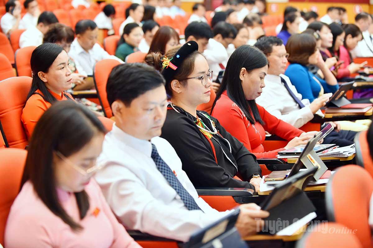 Các đại biểu dự Kỳ họp.