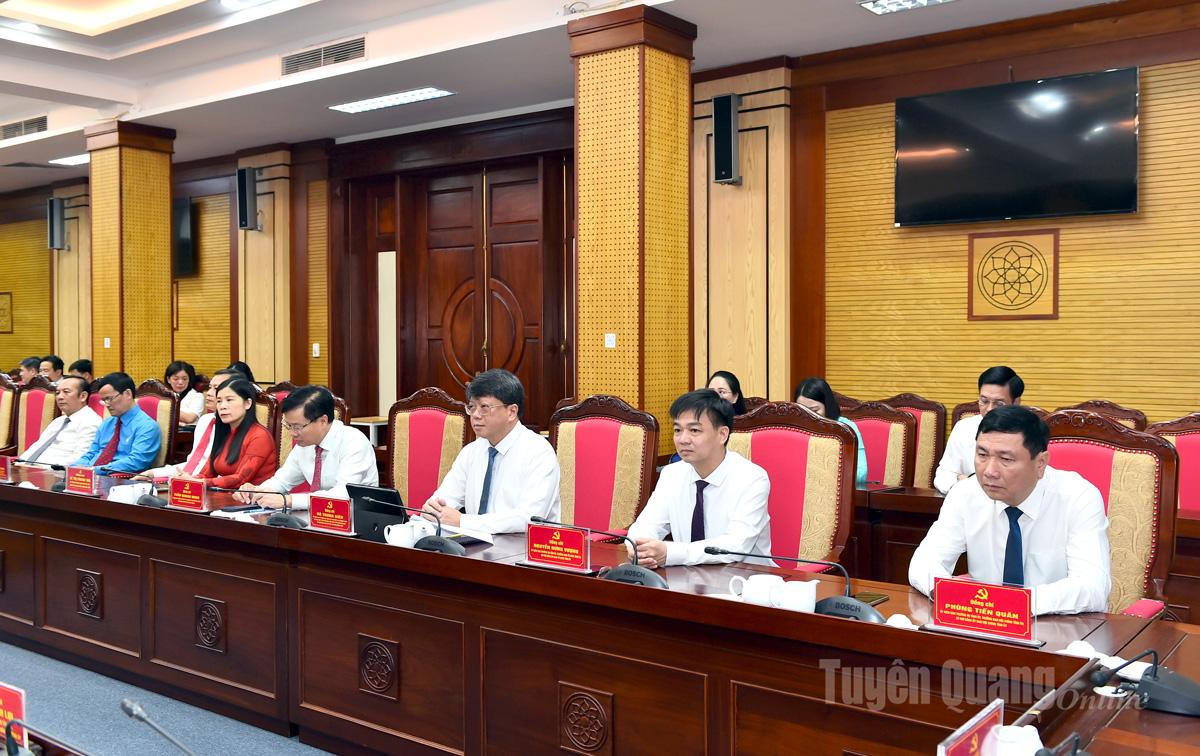 Các đồng chí Ủy viên Ban Thường vụ Tỉnh ủy dự hội nghị.