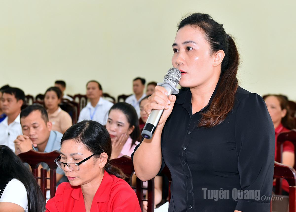 Cử tri xã Yên Phú phát biểu ý kiến tại hội nghị.