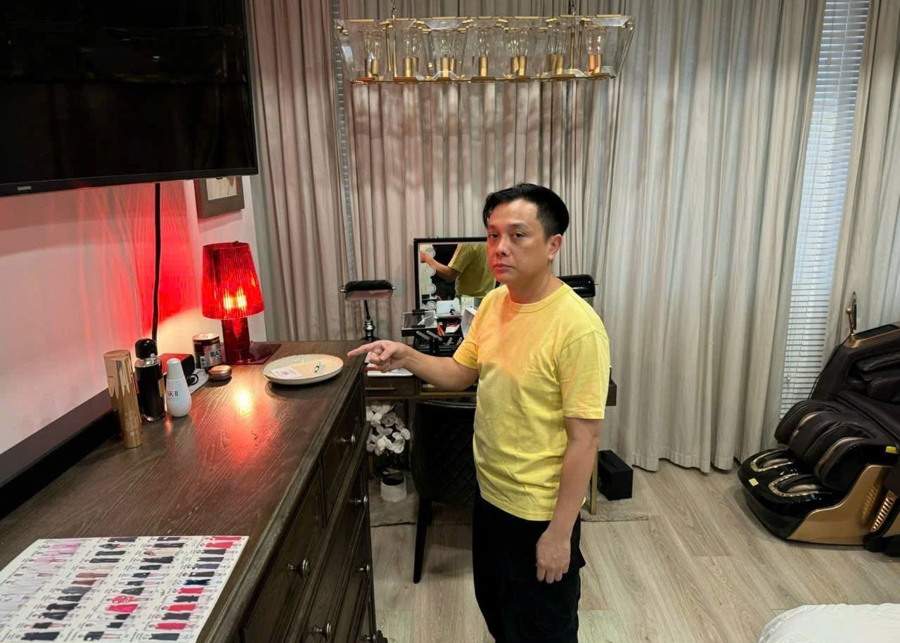 Đối tượng Trí cùng tang vật. Ảnh Công an cung cấp.