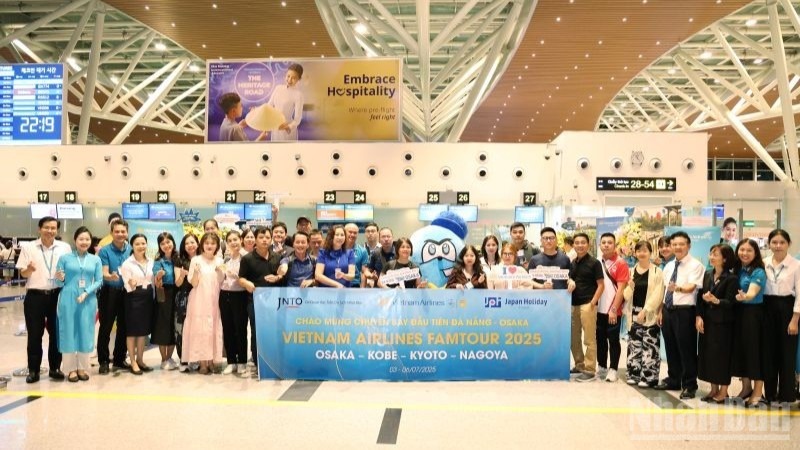 Hãng hàng không Vietnam Airlines chính thức khai trương đường bay thẳng đầu tiên kết nối thành phố Đà Nẵng (Việt Nam) với thành phố Osaka (Nhật Bản).