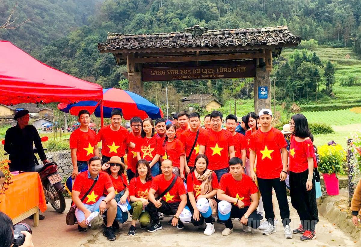 Làng văn hóa Lũng Cẩm – điểm hẹn thu hút khách du lịch giữa lòng cao nguyên Đồng Văn.