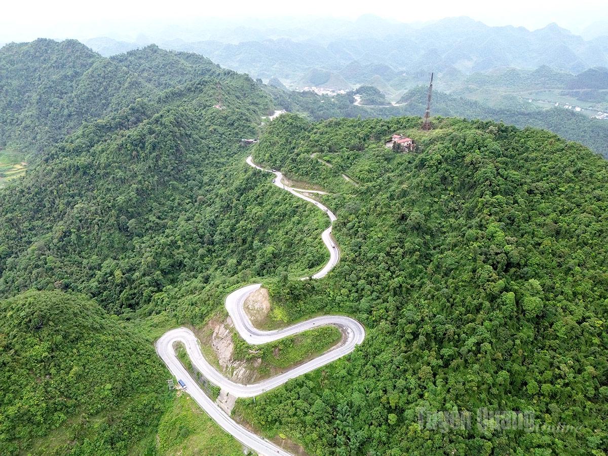 The area around the Heaven Gate is also home to the signal relay station for Tuyen Quang Newspaper, Radio and Television.