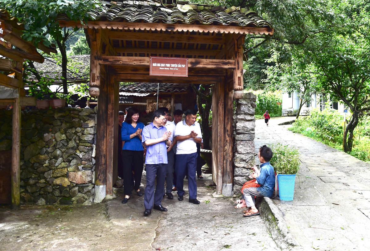 The delegation visited the traditional house used as a filming location of the movie “The Story of Pao” (Chuyen cua Pao).”