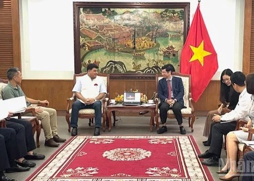 Quang cảnh buổi làm việc.