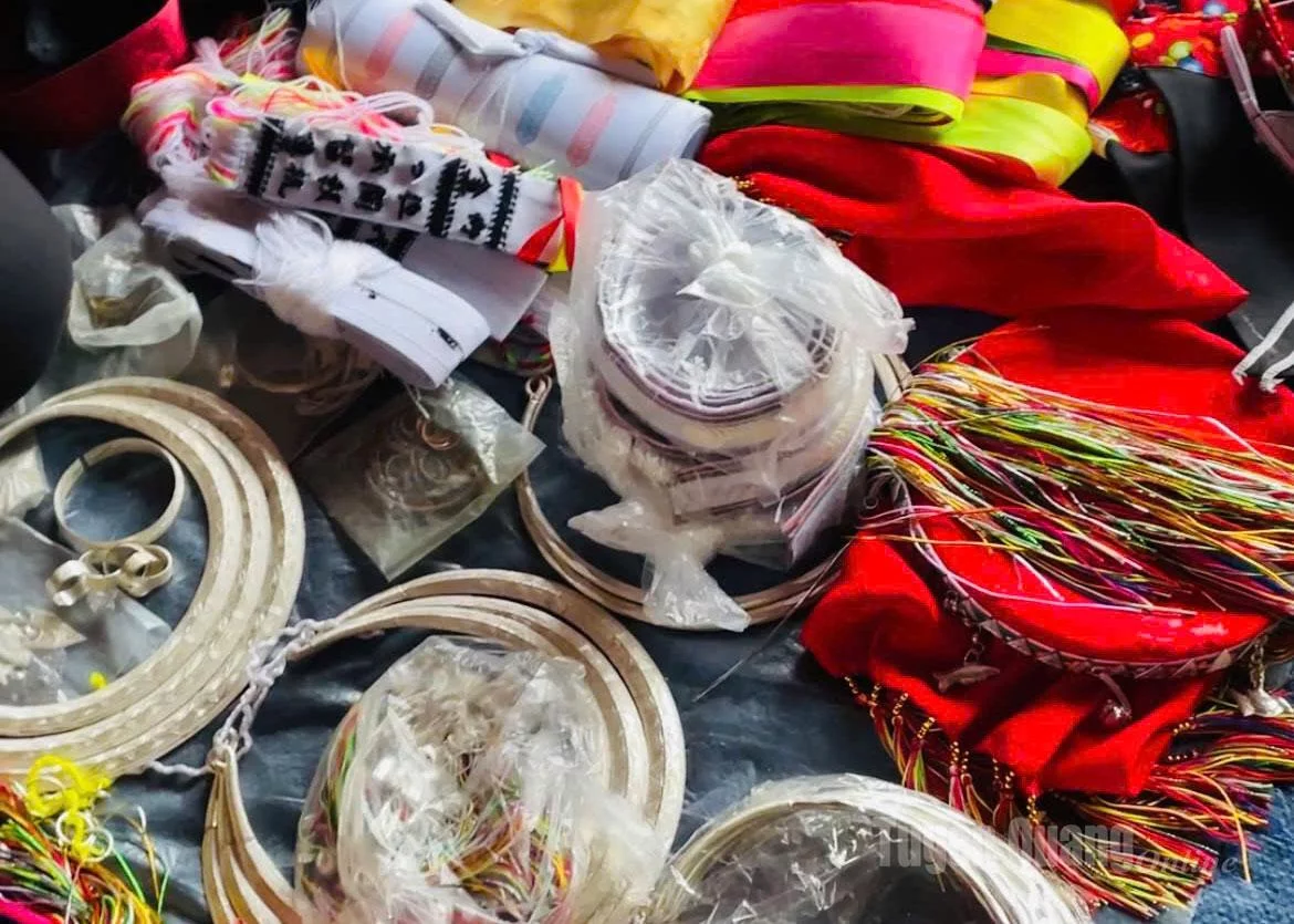 Silver bracelets and colorful fabrics are popular with women.