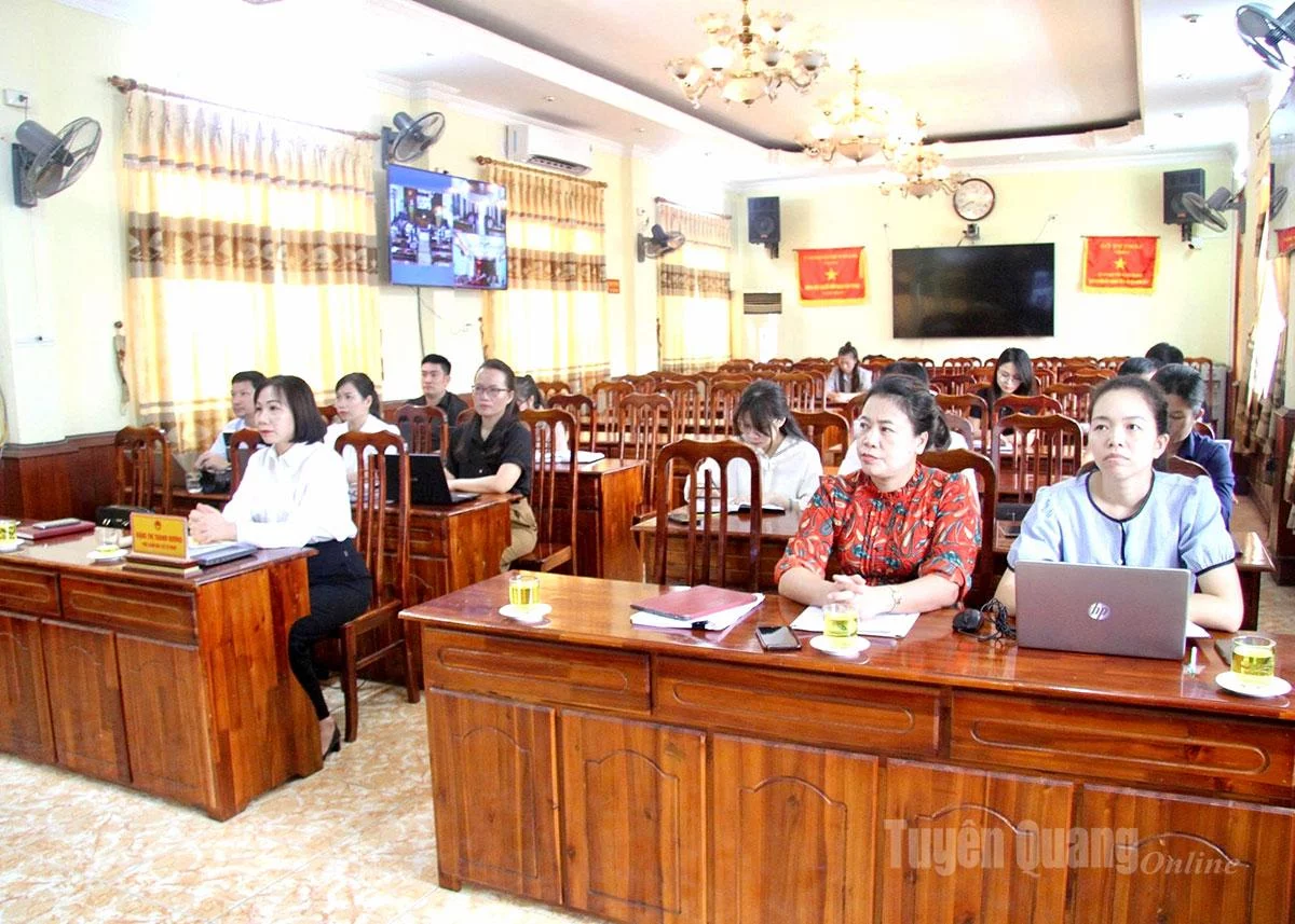 Các đại biểu tham dự Hội nghị trực tiếp tại Sở Tư pháp.