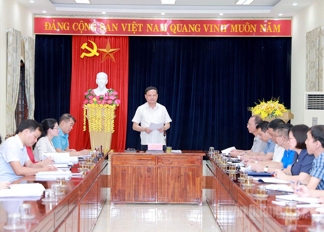 Duyệt văn kiện Đại hội Đảng bộ Sở Xây dựng và Đảng bộ Thuế tỉnh