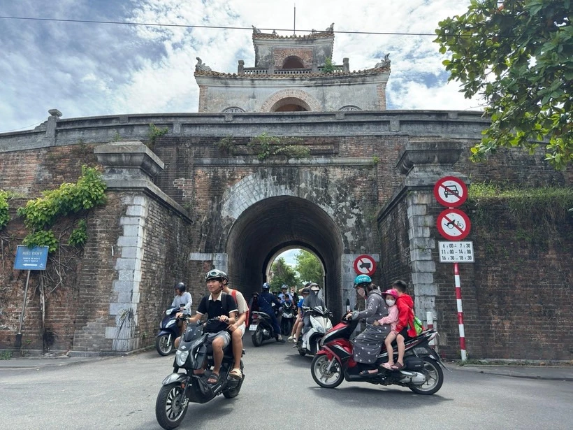 Cần tháo nút thắt giao thông ở Kinh thành Huế.