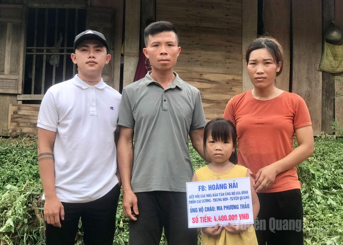 Facebook anh Hoàng Hải, xã Thái Bình trao tiền hỗ trợ cho cháu Ma Phương Thảo.