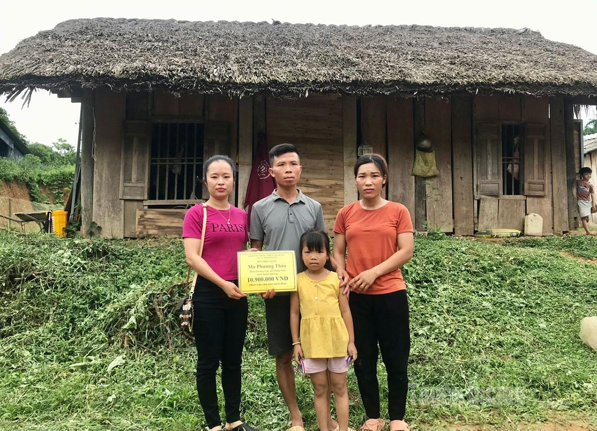 Facebook chị Dương Trinh, phường Minh Xuân trao tiền hỗ trợ cháu Ma Phương Thảo.