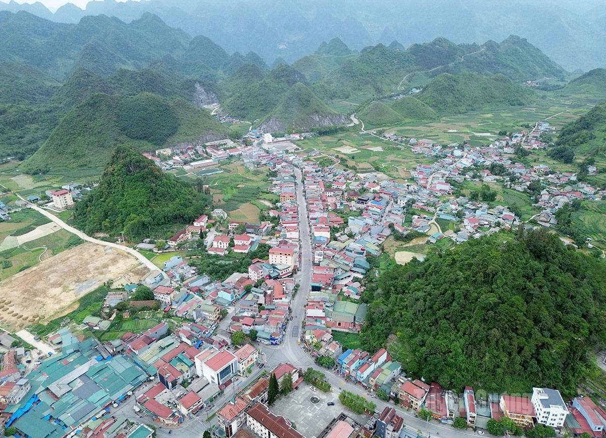 The center of Quan Ba commune is large, with a cool, refreshing climate during the summer.
