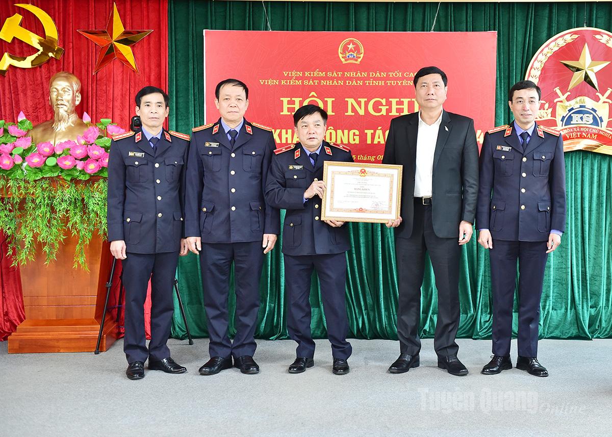 Viện Kiểm sát nhân dân tỉnh nhận Bằng khen của Thủ tướng Chính phủ năm 2024.