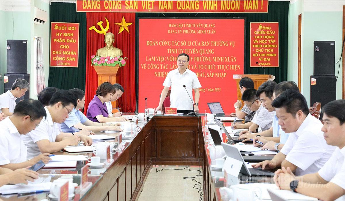 Đồng chí Phó Chủ tịch UBND tỉnh Nguyễn Mạnh Tuấn phát biểu tại buổi làm việc.