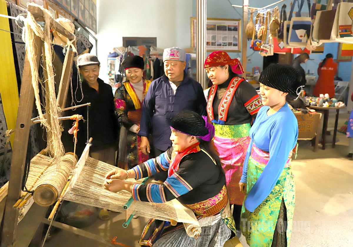 Weaving is the most important step, requiring both skill and experience.