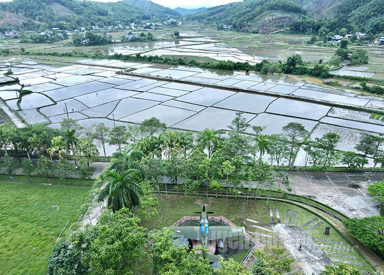 Sân bay Lũng Cò được xây dựng trong 2 ngày để kịp đón vũ khí của quân Đồng Minh cho phong trào cách mạng Việt Nam.