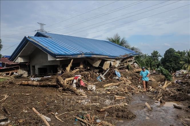 Cảnh tàn phá sau trận lở đất do bão tại tỉnh Batangas, Philippines, ngày 25/10/2024. Ảnh minh họa: THX/TTXVN