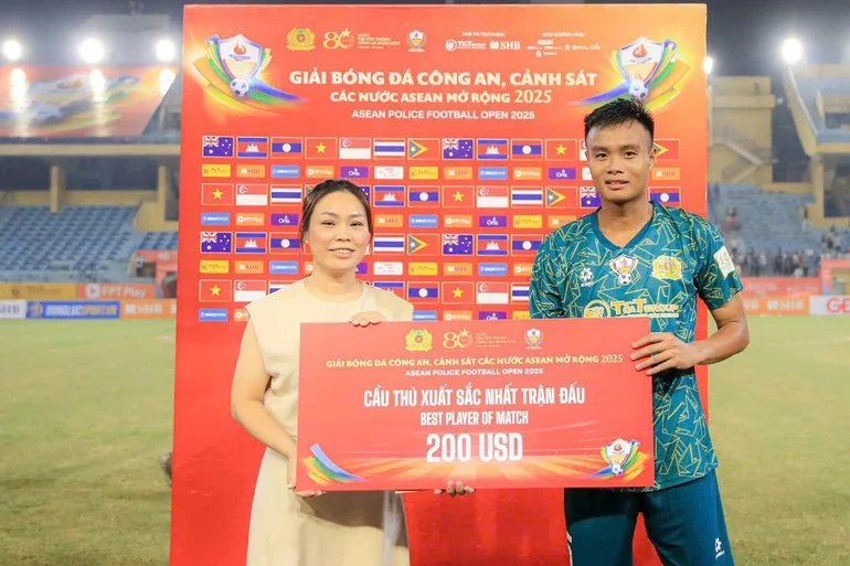 Tran Duc Nam awarded Player of the Match in Viet Nam 2 team’s win over Thailand team.