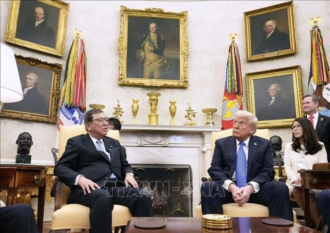 Tổng thống Mỹ Donald Trump (phải) và Thủ tướng Nhật Bản Shigeru Ishiba tại cuộc gặp ở Nhà Trắng, Washington D.C., ngày 7-2. Ảnh: Kyodo/TTXVN