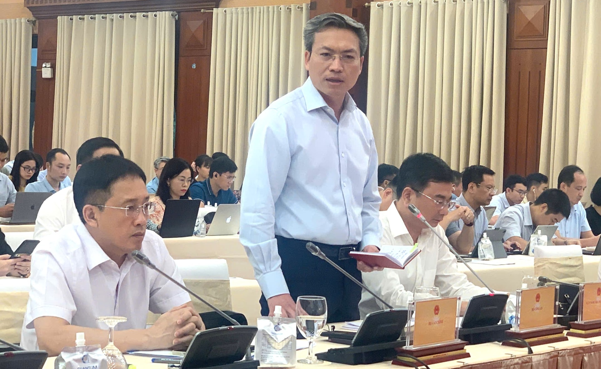 Thiếu tướng Nguyễn Quốc Toản, Chánh Văn phòng, Người phát ngôn Bộ Công an thông tin tại họp báo. Ảnh: Đình Hiệp