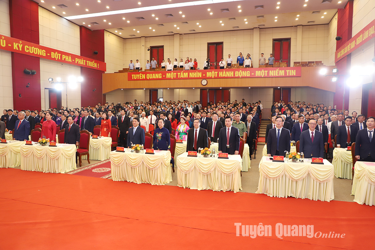 Central and provincial leaders, provincial leaders, former provincial leaders, and delegates attended the ceremony.