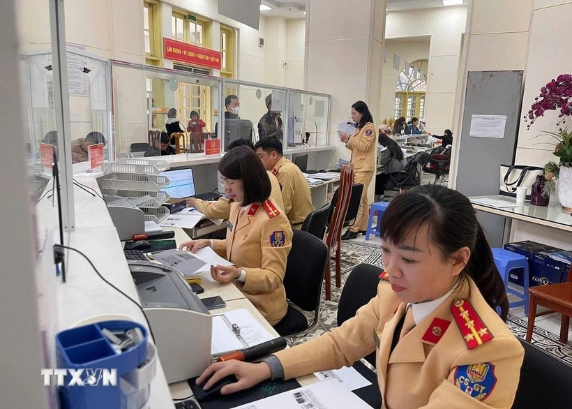 Phòng Cảnh sát giao thông, Công an thành phố Hải Phòng, tiếp nhận cấp, đổi giấy phép lái xe. 