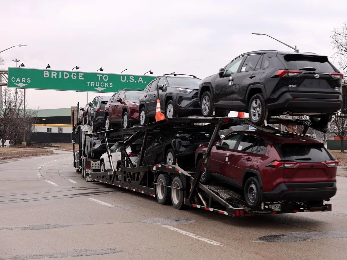Ô tô là mặt hàng xuất khẩu chủ lực của Nhật Bản tới Mỹ. Ảnh: Car and Driver