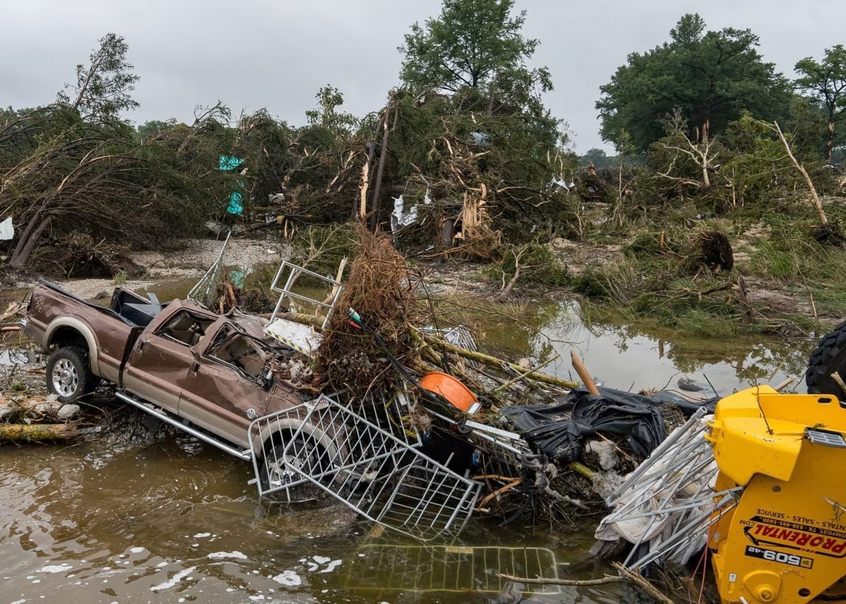Lũ lụt gây thiệt hại nặng nề tại bang Texas. Ảnh: Getty