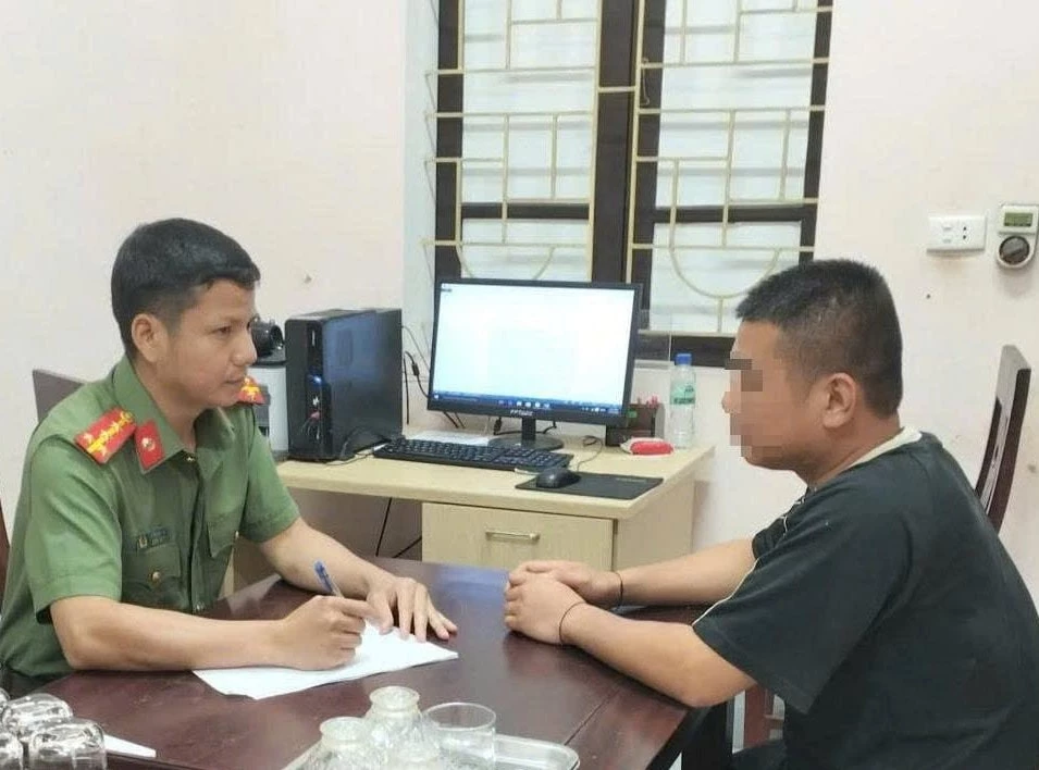Công an Nghệ An nhanh chóng truy tìm, triệu tập đối tượng lan truyền thông tin vỡ đập thủy điện sai sự thật làm người dân hoang mang. Ảnh: Ngọc Anh
