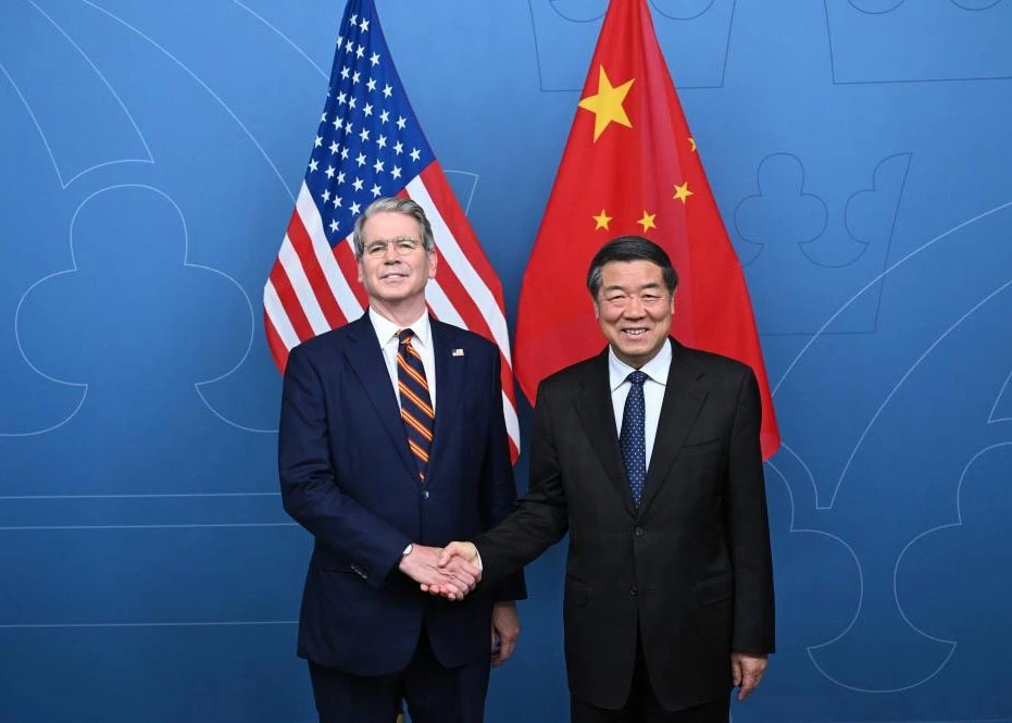Phó Thủ tướng Trung Quốc Hà Lập Phong (phải) và Bộ trưởng Tài chính Hoa Kỳ Scott Bessent tại vòng đàm phán thương mại mới. Ảnh: Tân Hoa xã
