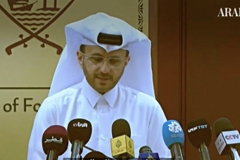 Người phát ngôn Bộ Ngoại giao Qatar Majed Al-Ansari phát biểu tại cuộc họp báo ở Doha, Qatar ngày 8-7. Ảnh cắt từ video của Arabnews