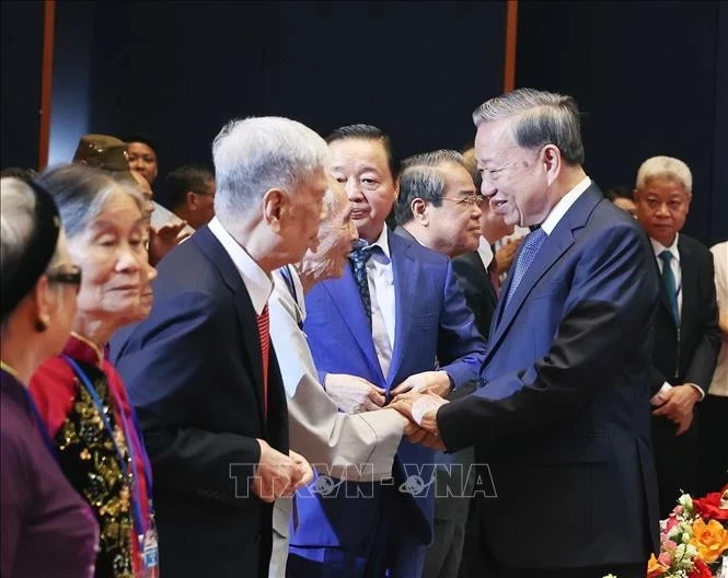 Party General Secretary To Lam meets with ex-revolutionaries and history witnesses at the gathering in Hanoi on July 24. 