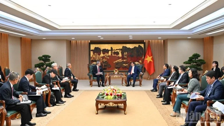 At the meeting between Prime Minister Pham Minh Chinh and Masayuki Omoto, CEO of Marubeni Corporation (Photo: NDO)
